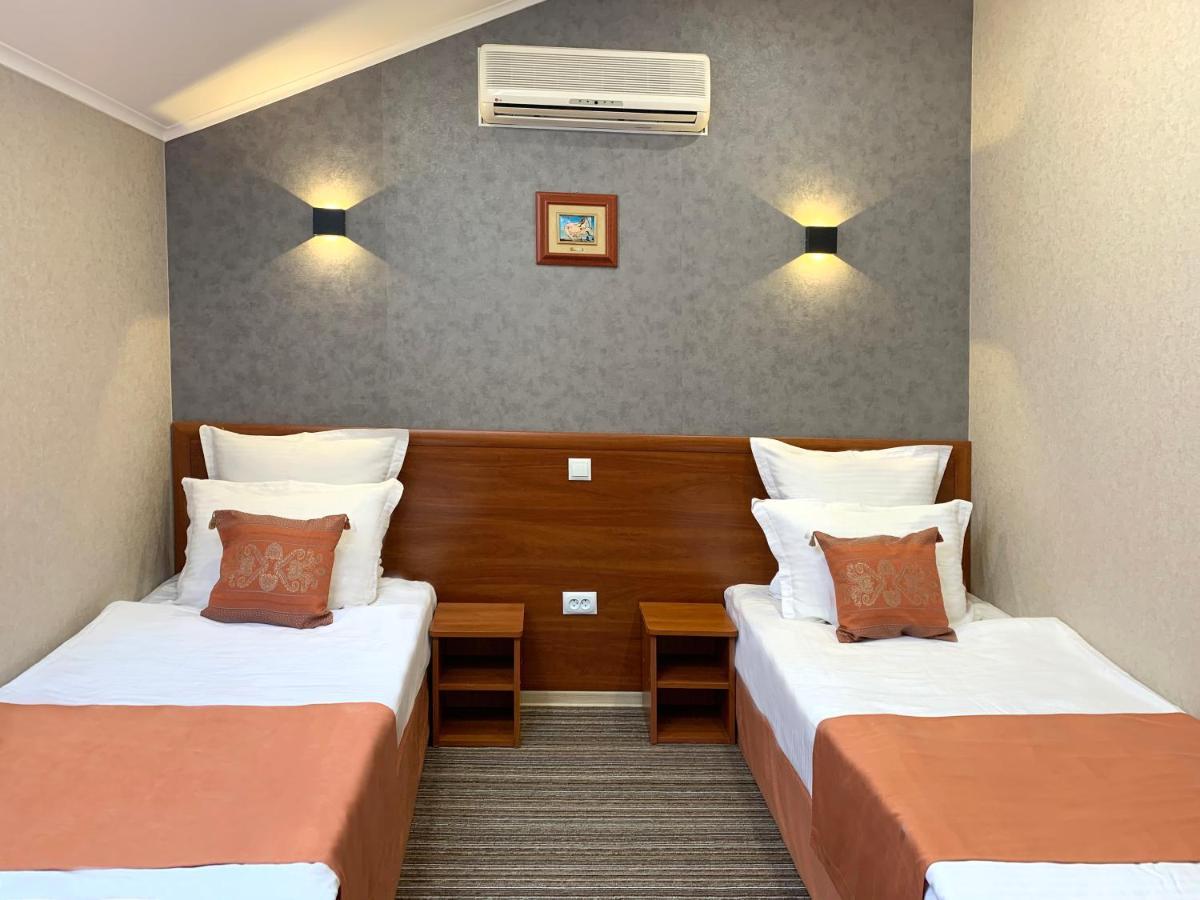 Economy Room In Hotel Eney Lviv Exterior photo